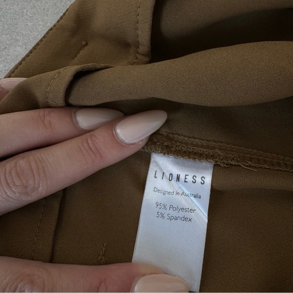 LIONESS TAN SHORTS - Picture 7 of 8